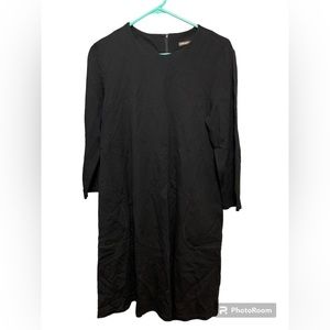 J.‎ McLaughlin women’s size Medium black shift dress with pockets.